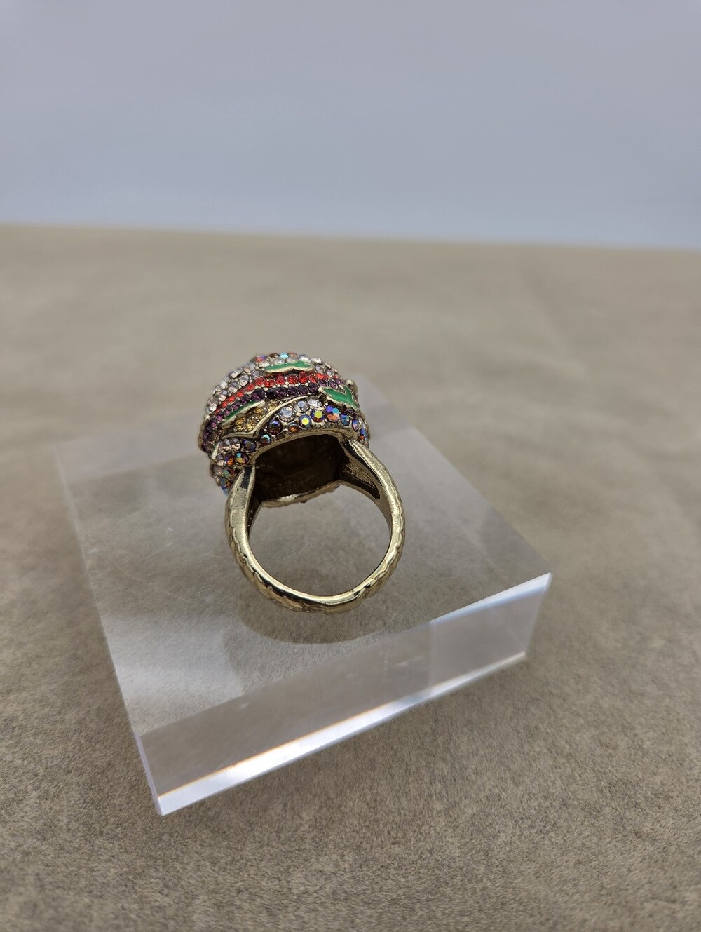 HEIDI DAUS Cocktail Ring Size 9 Hamburger Gold Tone Crystal Enamel Signed - Picture 4 of 7